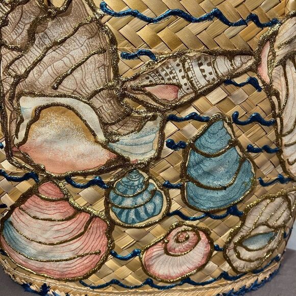 Beautifully Woven Handmade Bahamas Straw Bag - Picture 3 of 15